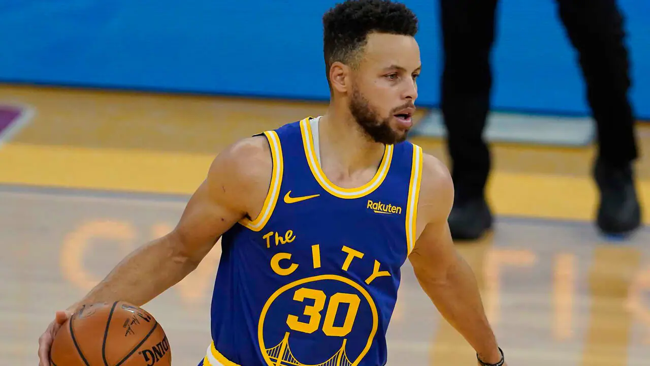 Golden State Warriors Point Guard Stephen Curry yêu cầu lời khuyên về tiền điện tử