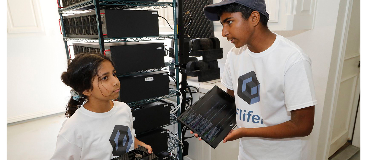 Em trai và em gái 14 và 9 tuổi kiếm được 30 nghìn đô la một tháng Khai thác tiền điện tử bằng năng lượng tái tạo