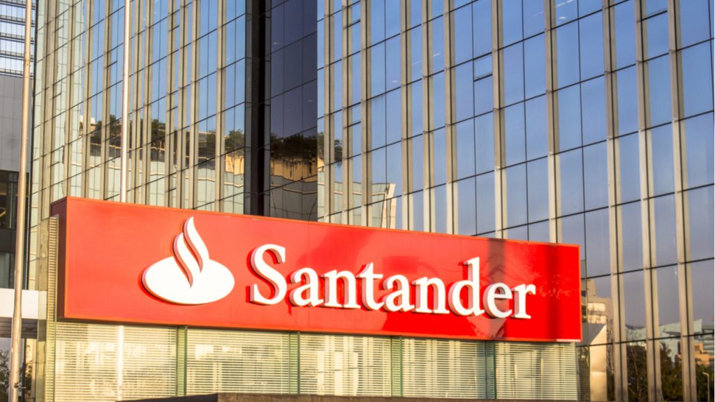 Ngân hàng Santander đào tạo các nhà đầu tư về Bitcoin