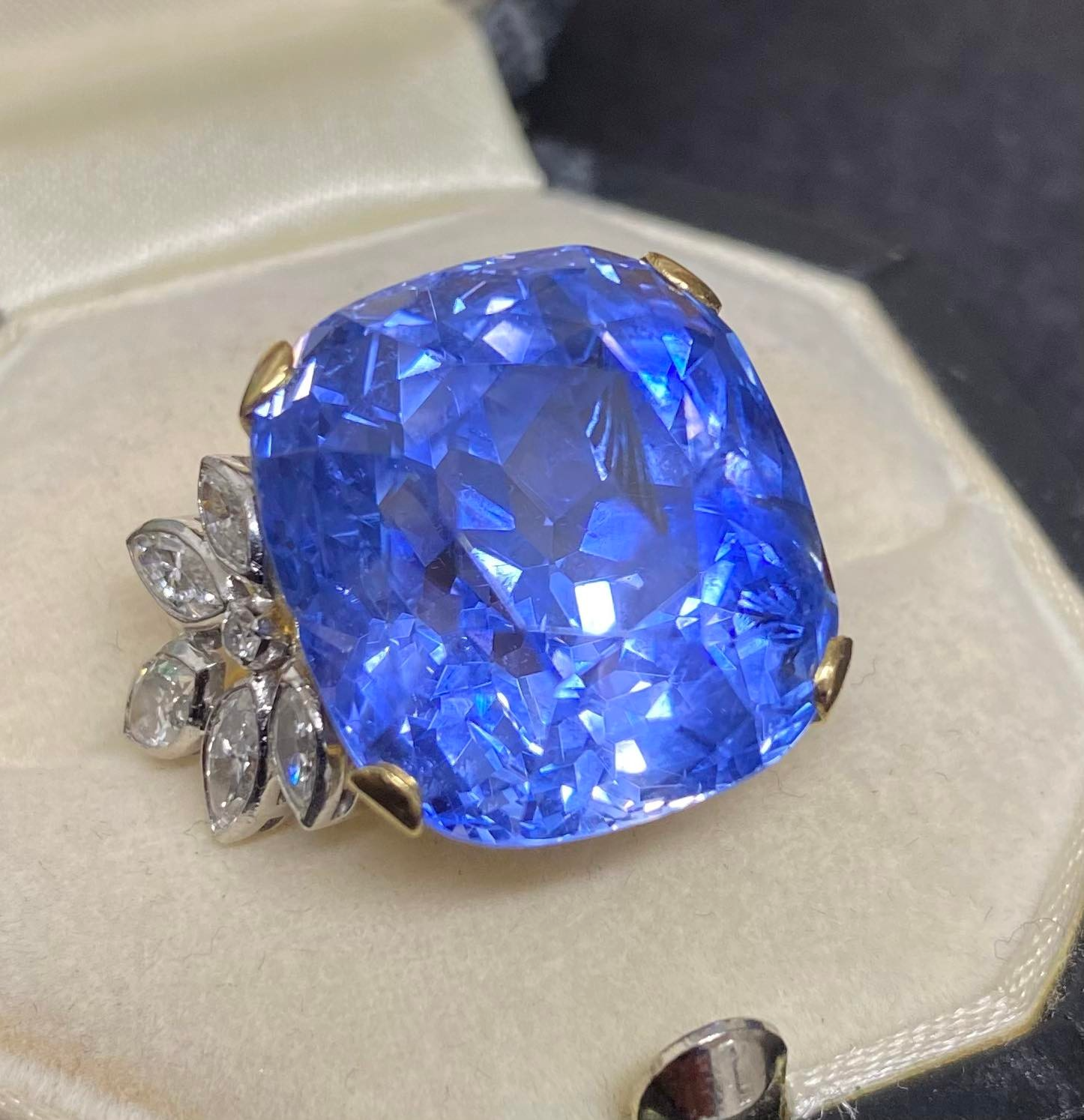 DeFi For You ra mắt thị trường NFT cứng - Tin Tức Bitcoin - Cập Nhật Tin Tức Coin Mới Nhất 24/7 2025 DeFi For You ra mắt thị trường NFT cứng - Tin Tức Bitcoin - Cập Nhật Tin Tức Coin Mới Nhất 24/7 2025