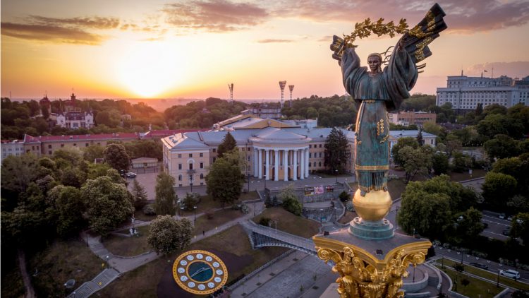 Người Ukraine cung cấp dịch vụ tiền điện tử mới, thẻ Bitcoin