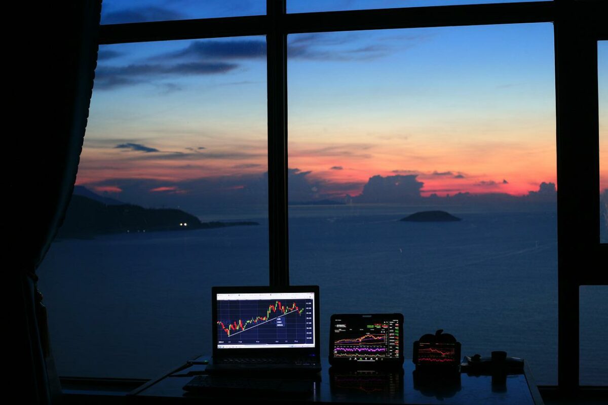 AAVE đạt được mức tăng 45% nhờ sự cường điệu khi ra mắt stablecoin.  Đây có phải là khởi đầu của những ngày tốt đẹp hơn không?