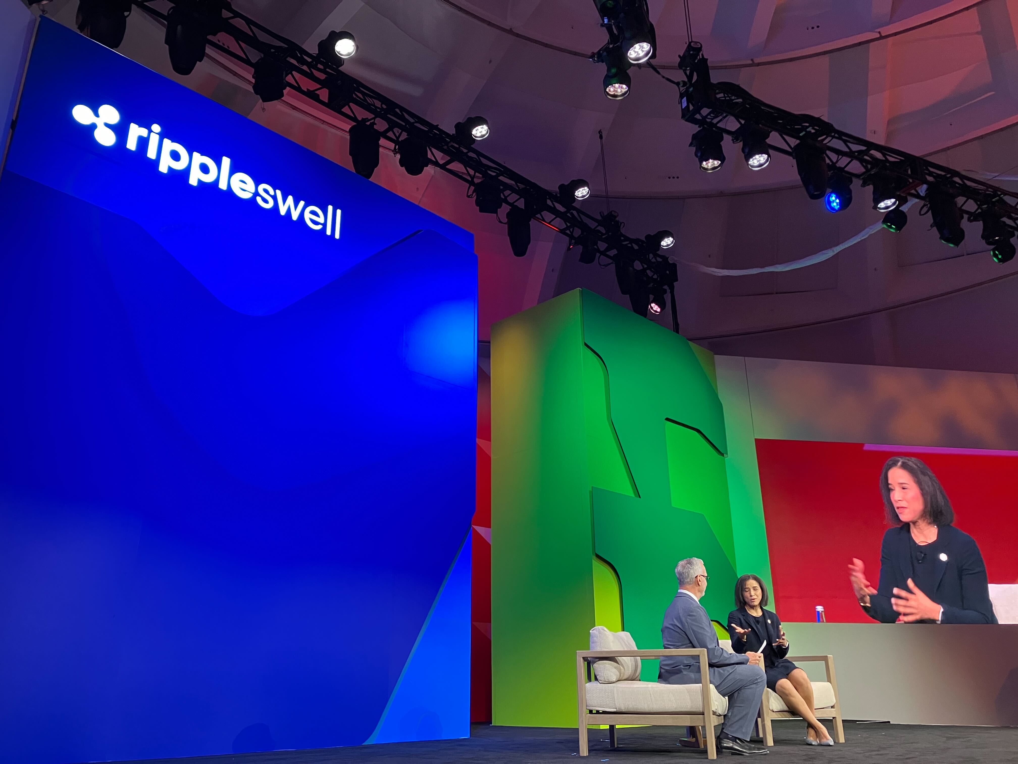 Bầu cử Mỹ sắp tới: Sự kiện crypto xoay về luật và chính trị - Tin Tức Bitcoin - Cập Nhật Tin Tức Coin Mới Nhất 24/7 2025 Giám đốc NYDFS Adrienne Harris và CLO của Ripple Stuart Alderoty tại Ripple Swell 2024. Nguồn: TinTucBitcoin