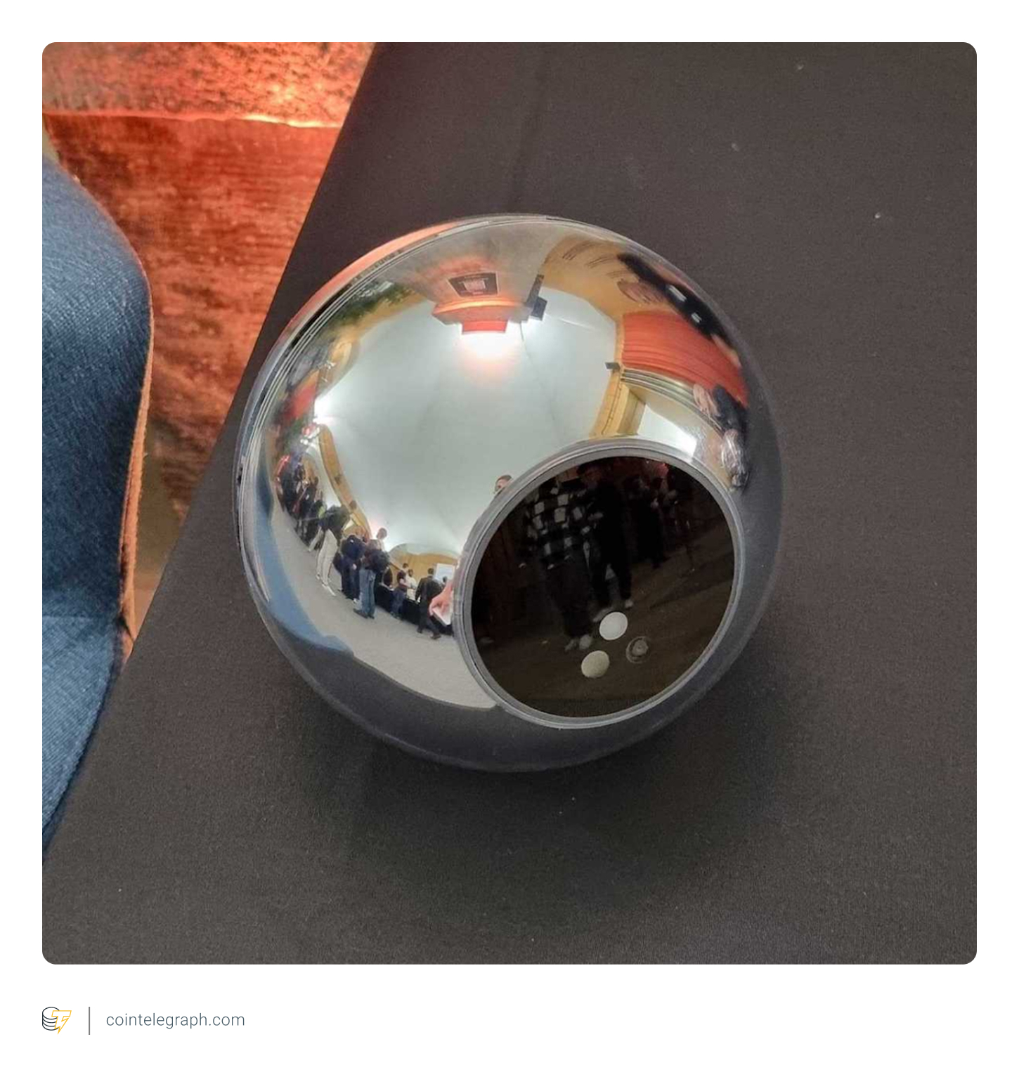 Quả cầu Worldcoin tại một sự kiện ở London Quả cầu Worldcoin tại một sự kiện ở London