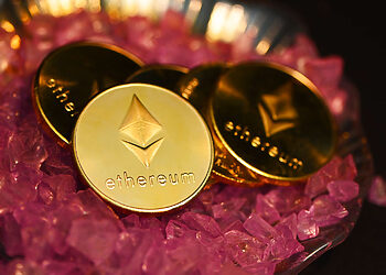 Ethereum ETF Vượt Mặt Bitcoin ETF